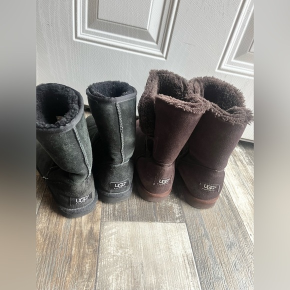 TWO pair UGG short boots classic black/chocolate brown Bailey wood button sz 6 - Picture 4 of 15